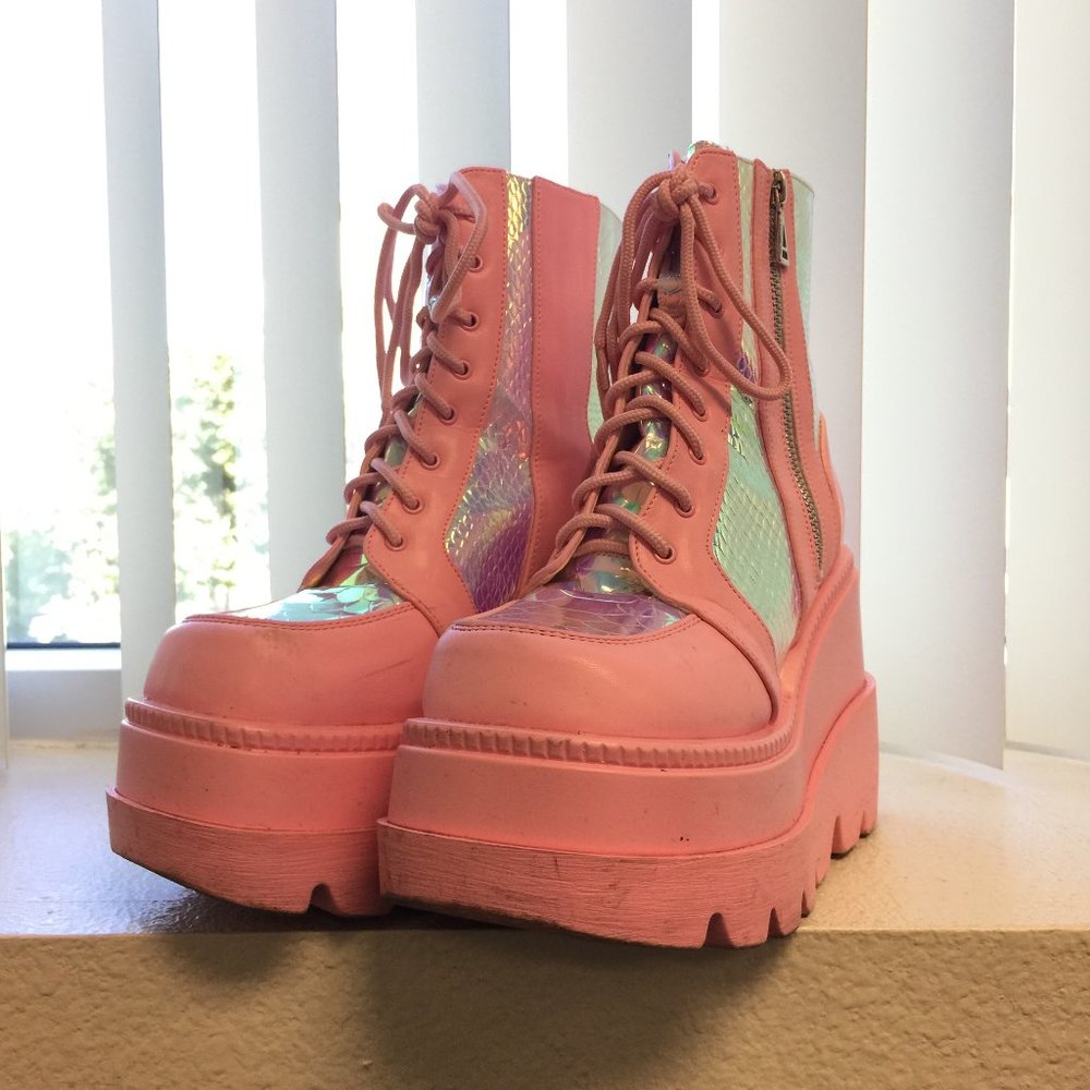 PRE LOVED Cape Robbin -Pink Poison Platforms Boots PNK/6- SH229